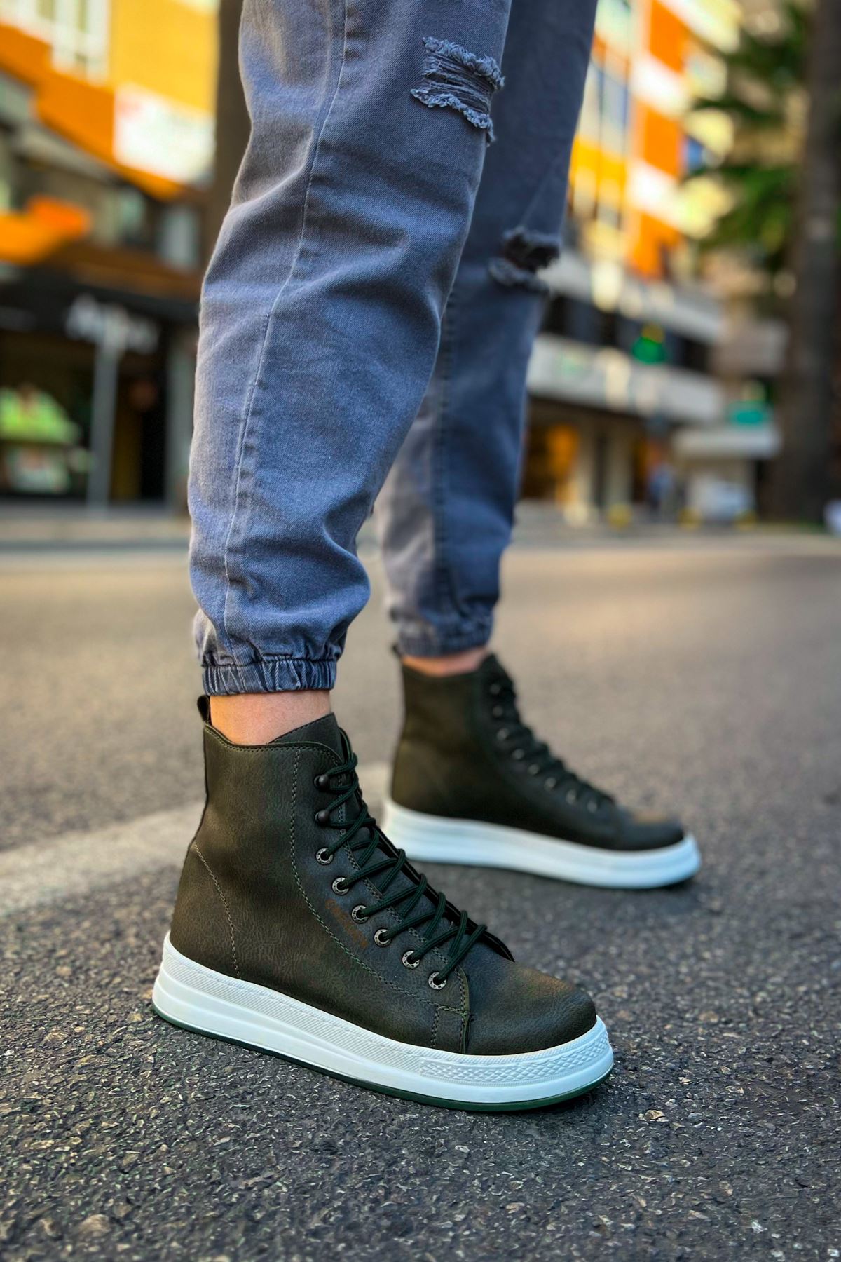 Between – Khaki
