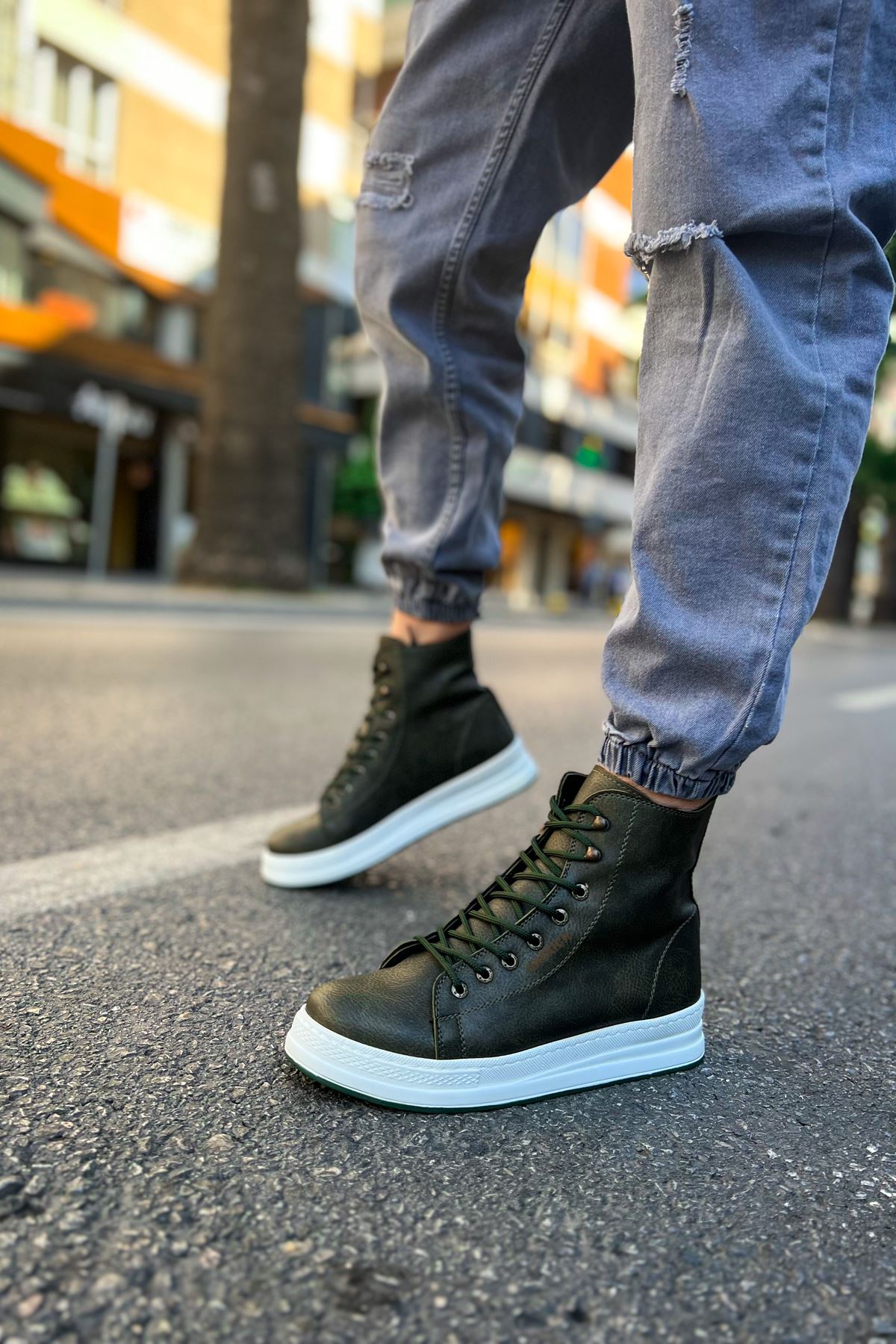 Between – Khaki