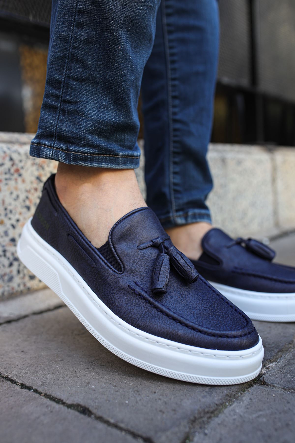 Navy · weiße Sohle