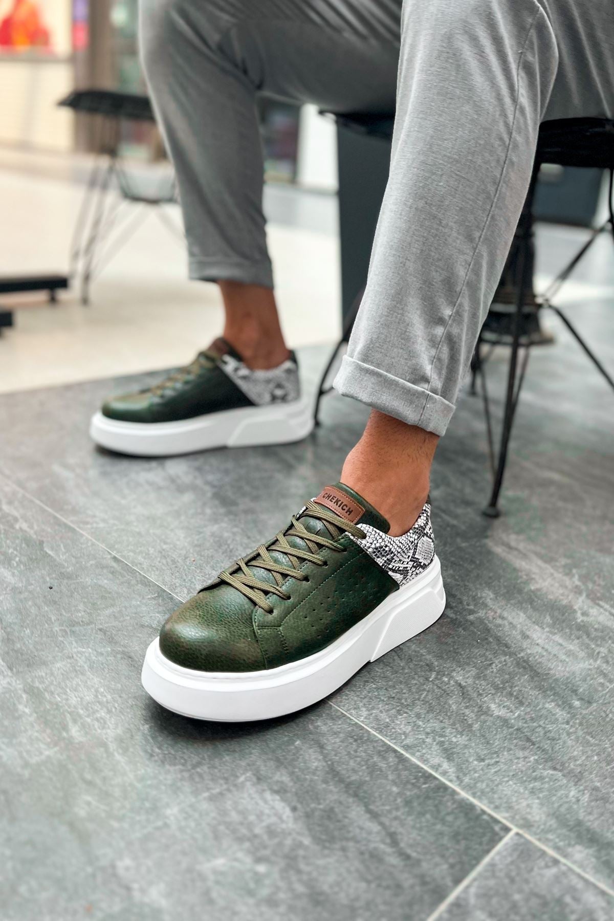 Sauerbergg – Khaki