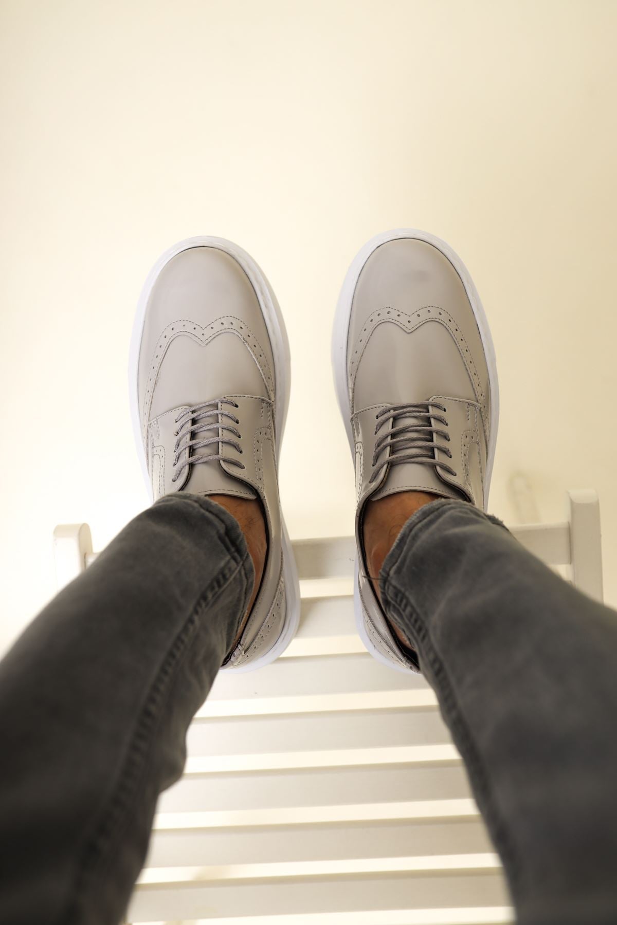 Beige · weiße Sohle · Lack