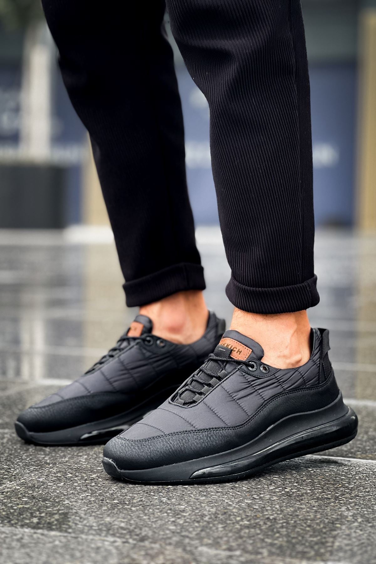 Sporty Runner – Schwarz · schwarze Sohle
