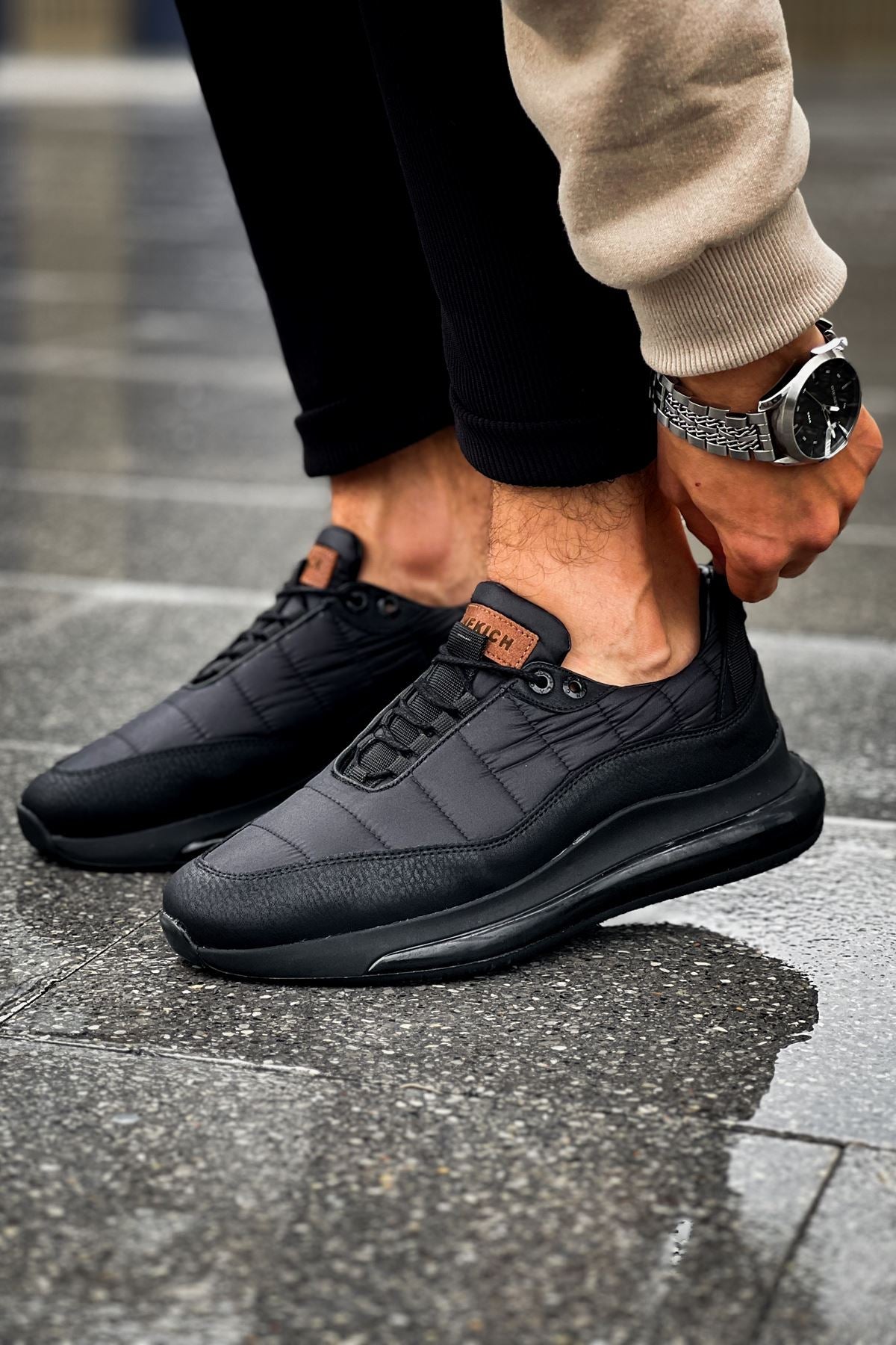 Sporty Runner – Schwarz · schwarze Sohle