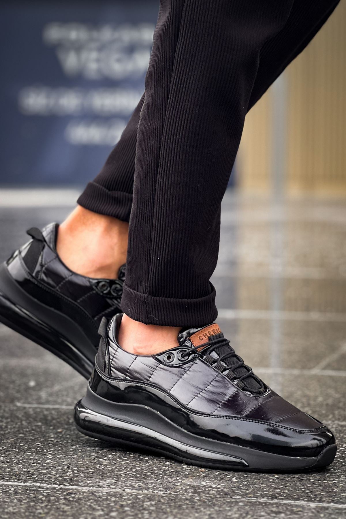 Sporty Runner – Schwarz · schwarze Sohle · Lack
