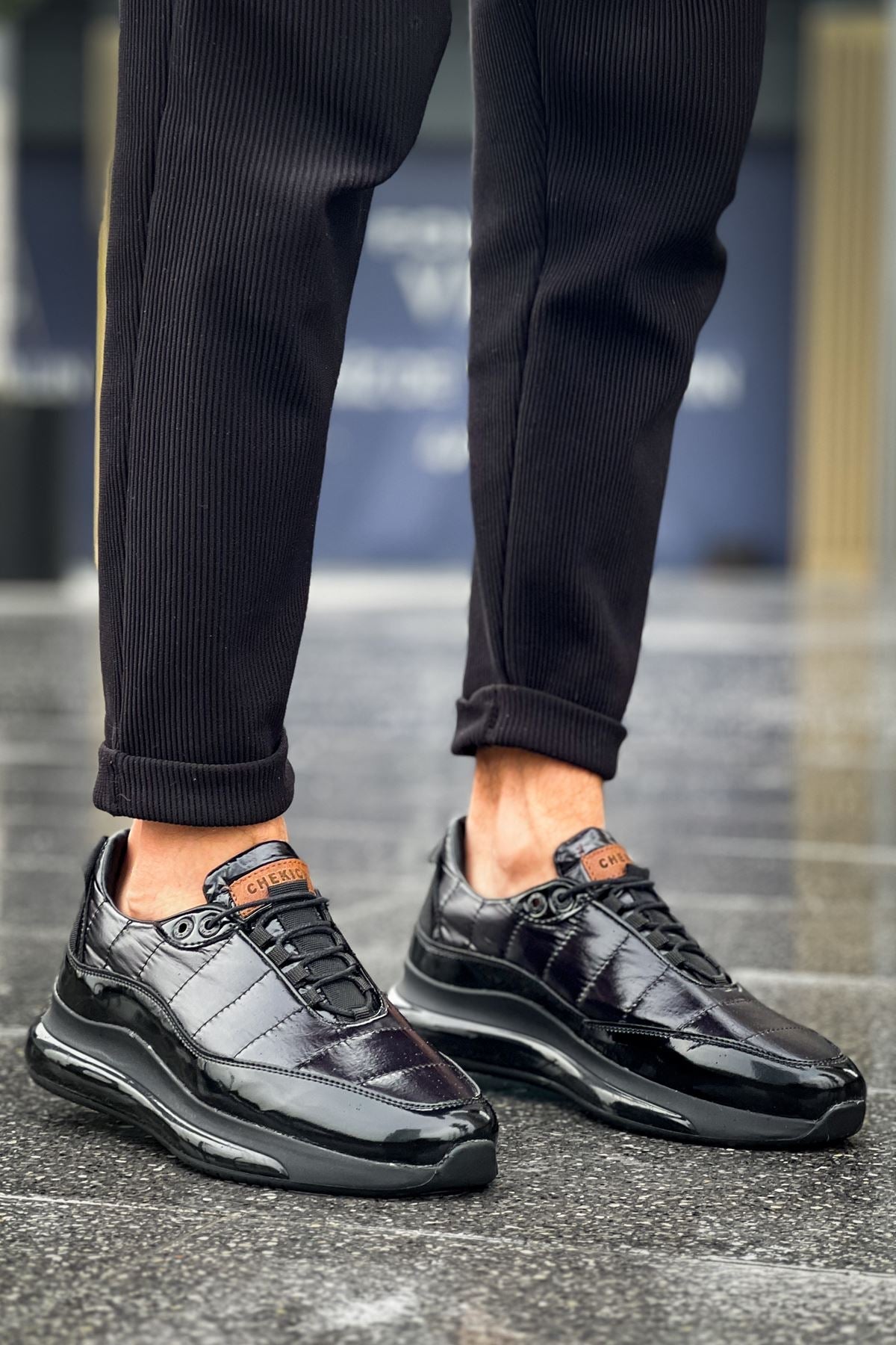 Sporty Runner – Schwarz · schwarze Sohle · Lack