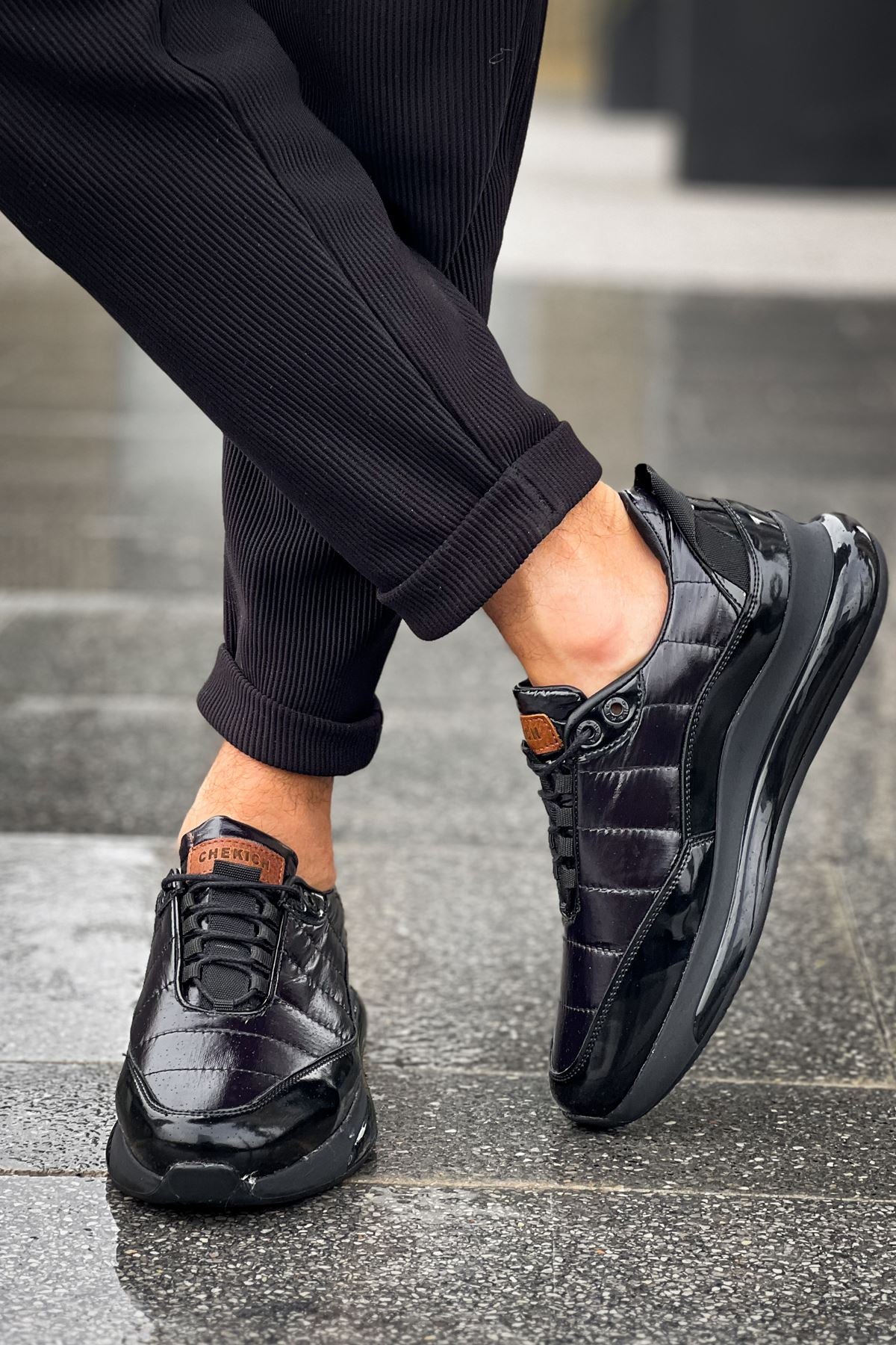 Sporty Runner – Schwarz · schwarze Sohle · Lack