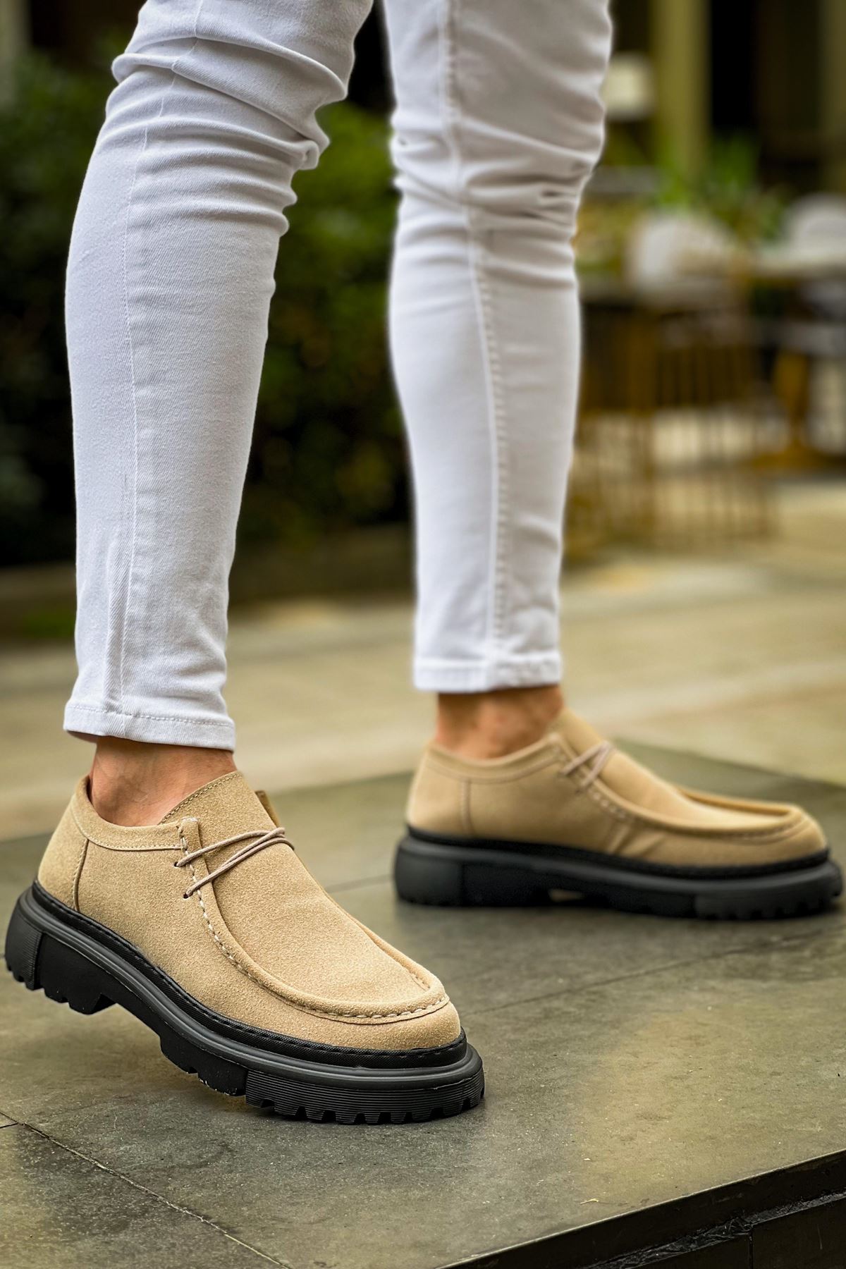 Castle – Beige · schwarze Sohle · Velours