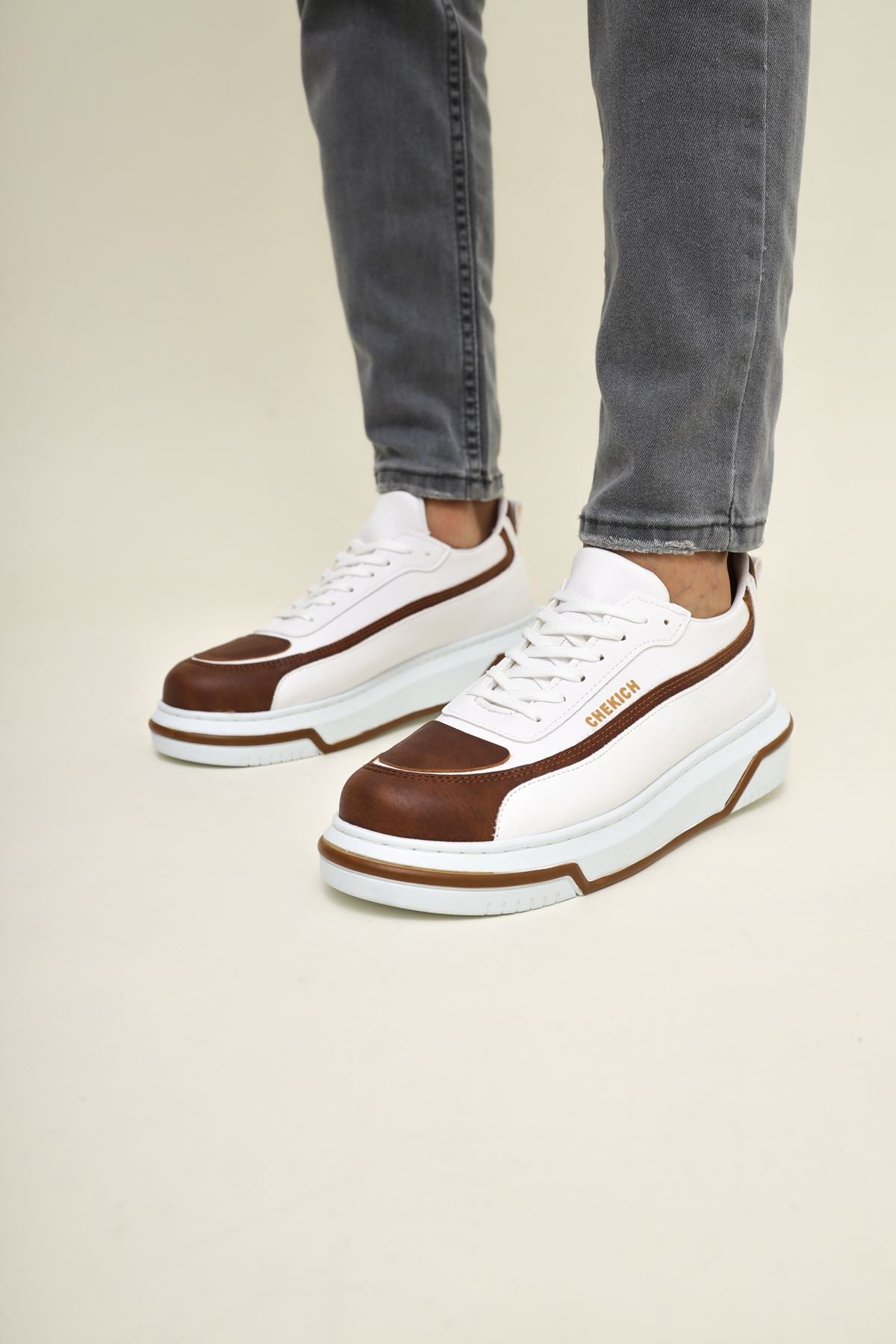 Line Up – Cognac/Weiß