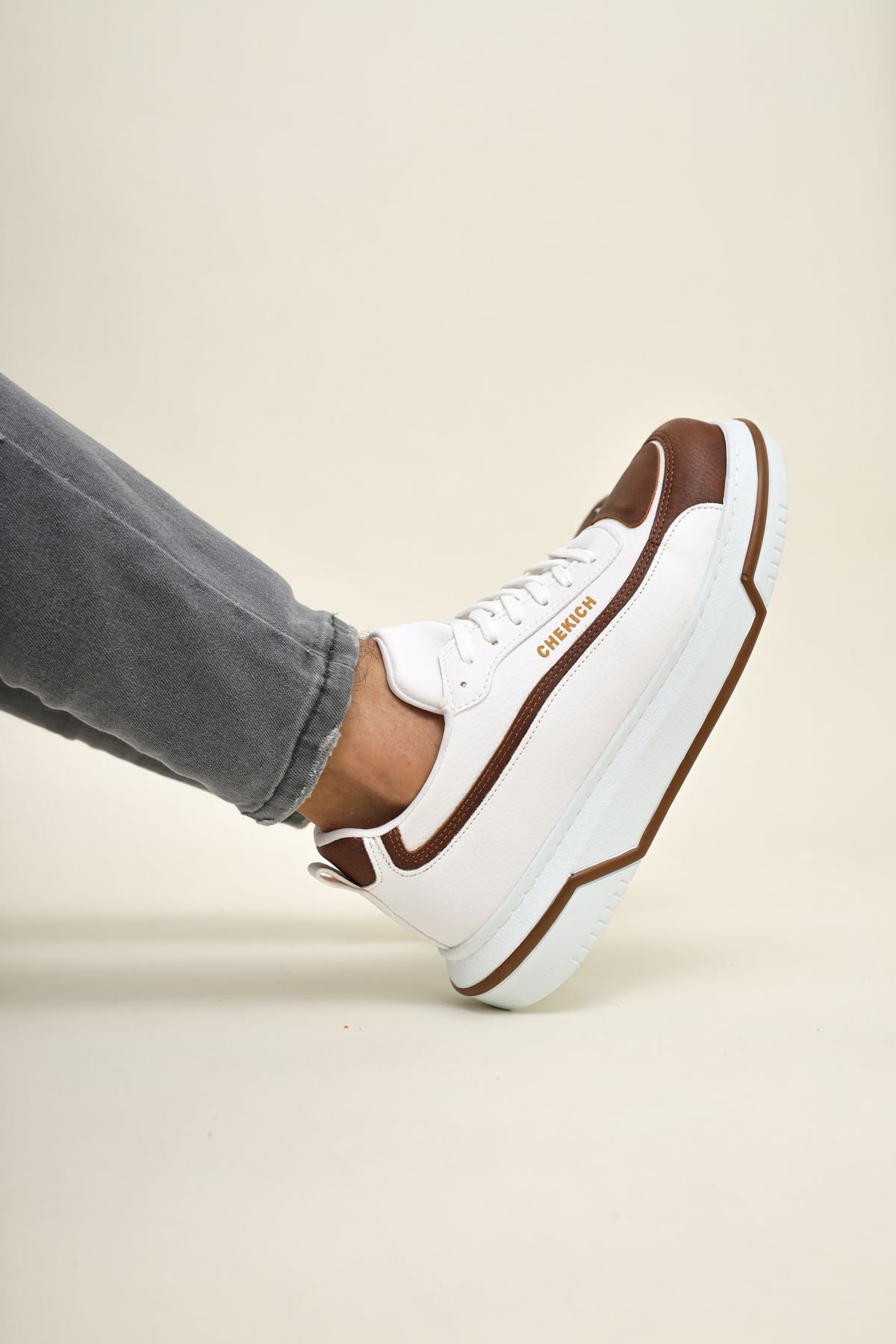 Line Up – Cognac/Weiß