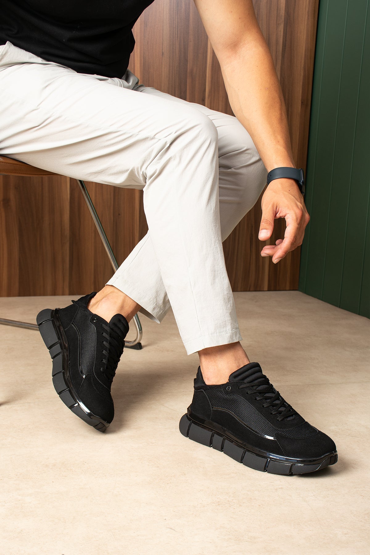 Stride One – Schwarz · schwarze Sohle